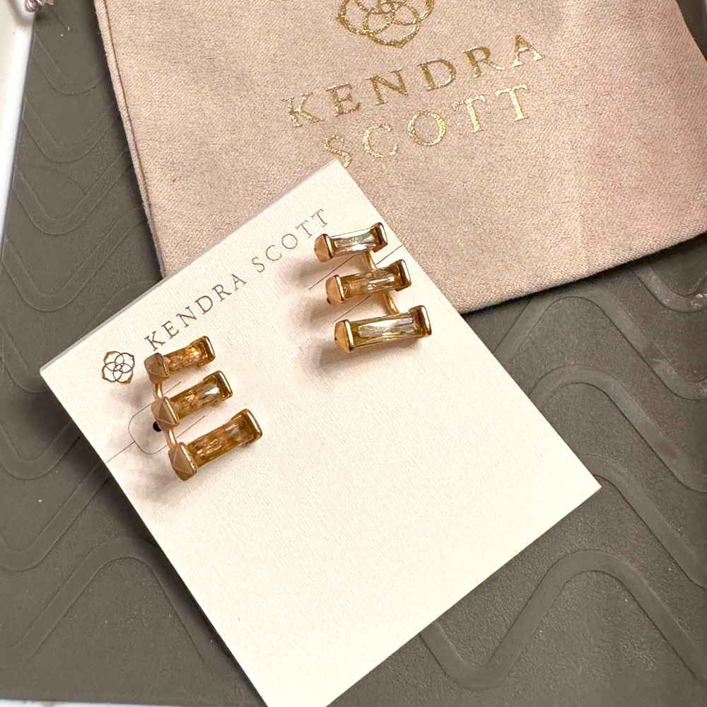 Barely worn earrings! Beautiful on !
